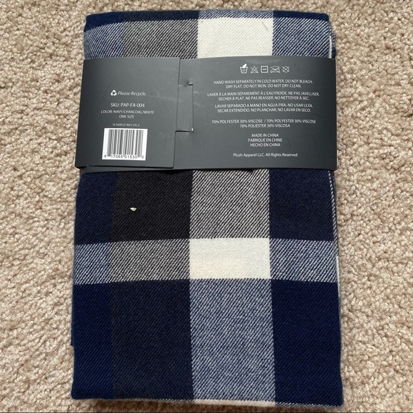 NWT Plush Apparel Ultra Soft Plaid Scarf - Picture 3 of 3